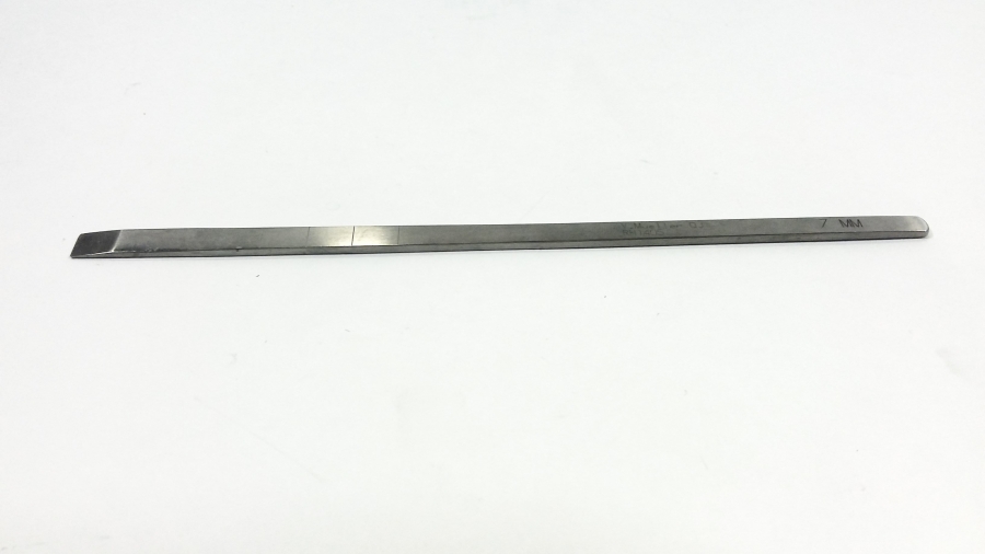 V. Mueller Cottle Chisel-Osteotome Thin Blade w/ Markings