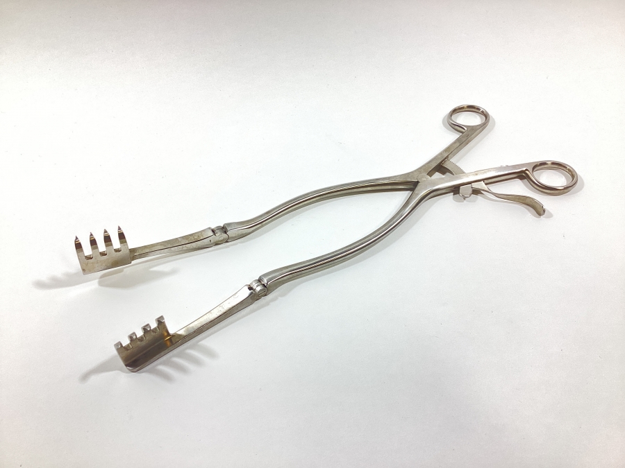 Novo Surgical Self-Retaining Retractor