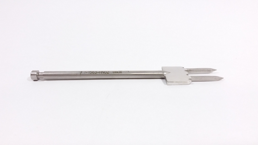 Stryker Double Spike Wing Retractor Blade Shaft length: 100mm, Blade Length: 17mm Blade Width: 25mm, Spike Length: 26mm