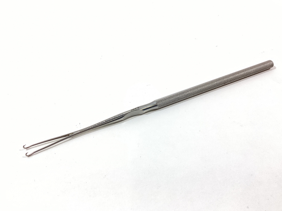 V. Mueller Surgical Skin Hook (Double Prong) – 6 in