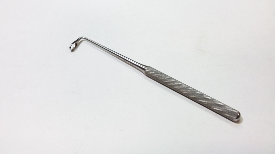 V. Mueller Coakley Sinus Curette, No. 3. Oval Jaw Angled 90°