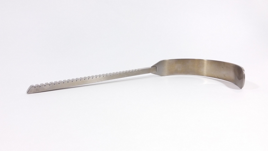V. Mueller Deaver Retractor Blade