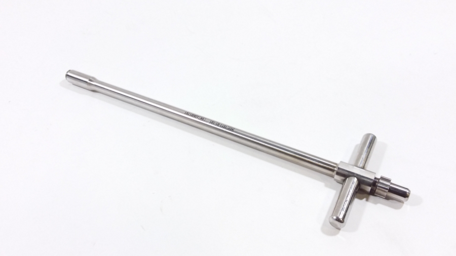 Depuy Kincise system posterior Broach Adapter – Straight