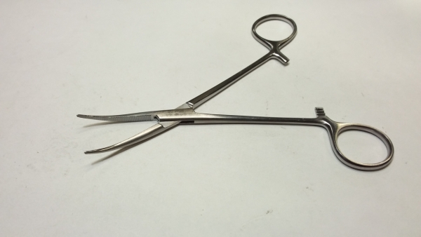 V. Mueller Coller Artery Foceps, Crile-Type Forceps