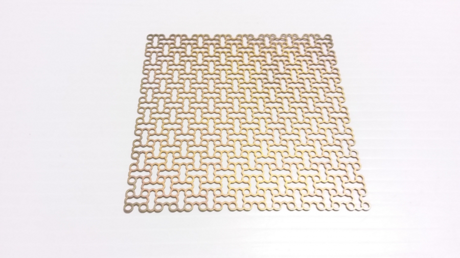 Stryker Dynamic Mesh 90 x 90 x 0.6mm for 1.5/1.7mm screws