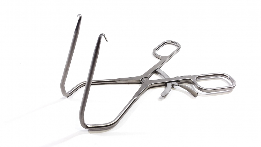 Innomed Rogozinski Reverse Angle Retractor, Large